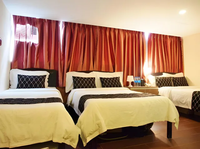 Semi Room, Family, 3 Semi Double Beds، California Hotel 1/1