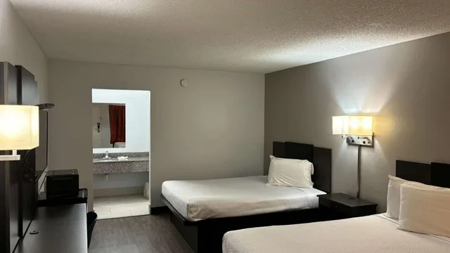2 Queen Beds - Non-Smoking, Micfridge، Motel6 Macclenny, FL 5/8