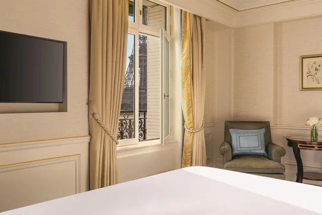 Room, Twin Beds, Eiffel View، Shangri-La Paris 3/6