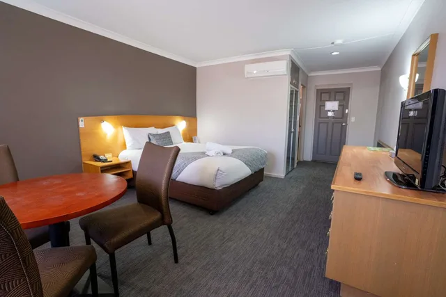 غرفة تنفيذية بسرير كوين، Hospitality Kalgoorlie, SureStay Collection by Best Western 1/3