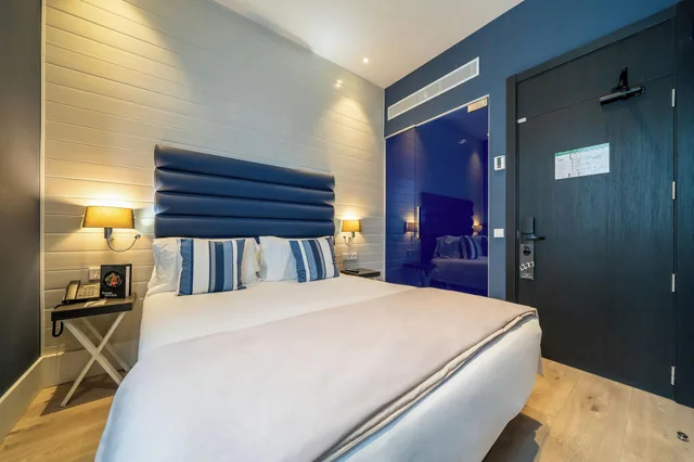 Tiny, Basic, Single, Double Bed، Abba San Sebastian Hotel 1/6