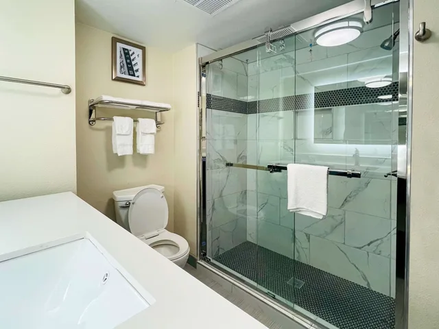 Efficiency, 2 Double Beds, Quality Inn & Suites Lake Charles South 7/7