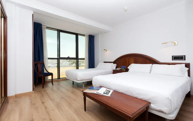 غرفة قياسية ثلاثية، Principe de Asturias Hotel 1/1