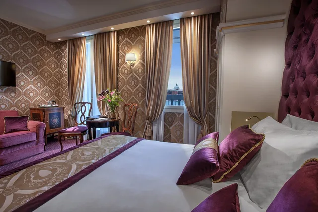 Junior Suite, Studio, King Bed, Lagoon View، Londra Palace 1/10