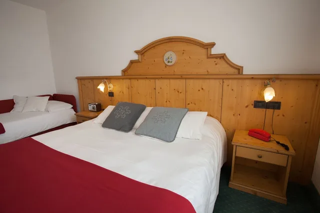 غرفة ثلاثية بسرير كينج وسرير فردي، La Vallee Blanche Hotel 2/6