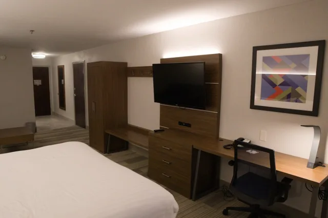 Standard, Double Bed, Holiday Inn Express Hotel And Suites Douglas 7/10