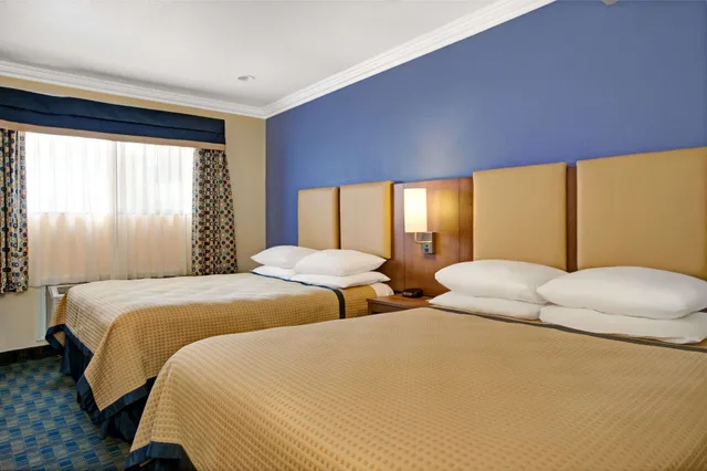 غرفة بسريرين مزدوجين، Days Inn by Wyndham San Francisco - Lombard 1/3