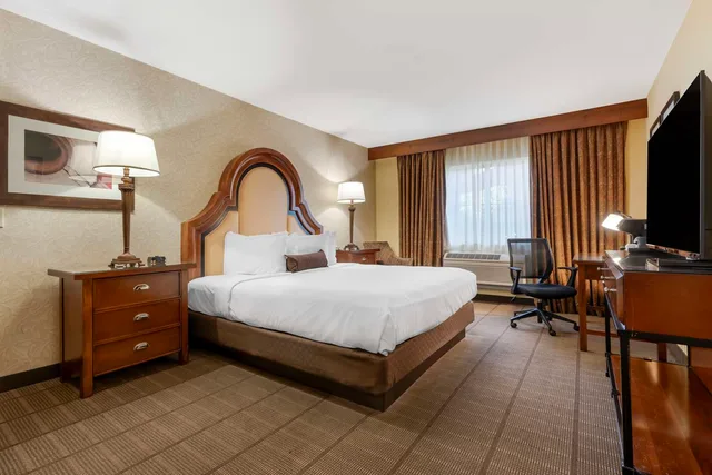 Room, King Bed, North Tower، Best Western Plus Boomtown Casino Hotel 2/4
