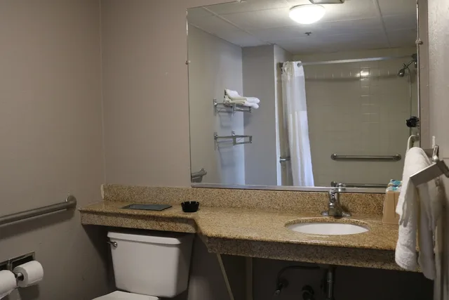 غرفة قياسية بسريرين مزدوجين، Rodeway Inn Brooklawn, NJ 6/6