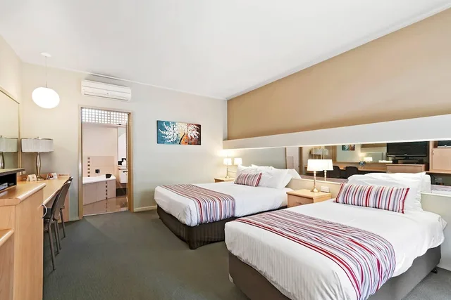 غرفة ديلوكس بسرير كوين وسرير فردي، Comfort Inn and Suites Lakes Entrance 2/6