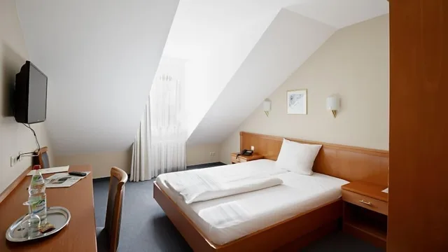 غرفة قياسية بسرير كوين، Hotel Blutenburg 4/10