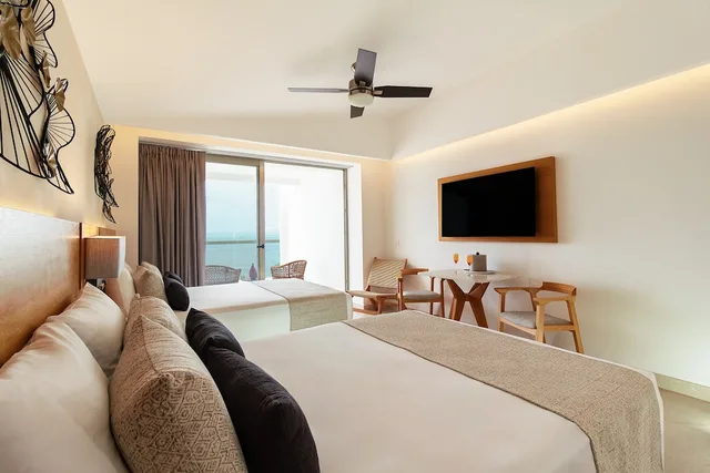 Superior, Deluxe, 2 Double Beds, Ocean Front، Sunset Plaza Beach Resort 4/5