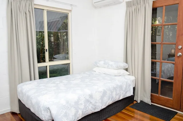 Blue, Cottage, 1 King and 1 Single Beds، KIDD STREET COTTAGES 1/2