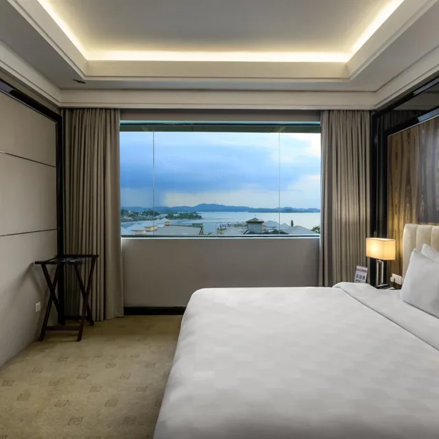 جناح جونيور، SWISS-BELHOTEL HARBOUR BAY 4/10