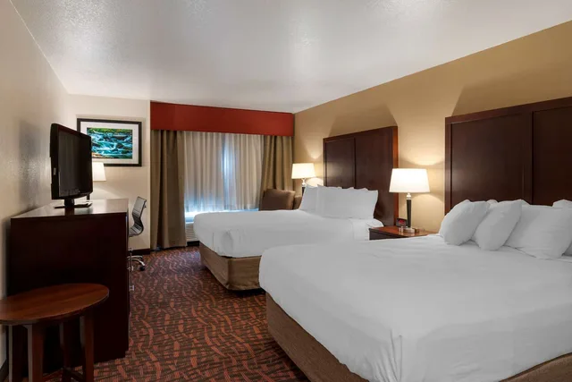 Room, 2 Queen Beds, Pool Side، Best Western Pony Soldier Inn - Airport 2/4