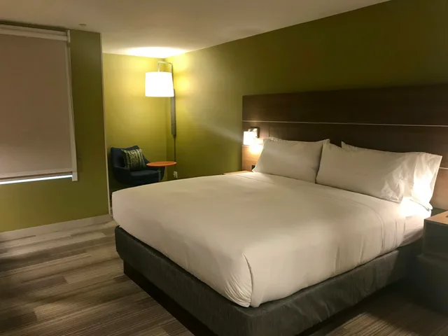 غرفة قياسية بسرير كينج، Holiday Inn Express Hotel Suites Pasadena Colorado Boulevard 3/7