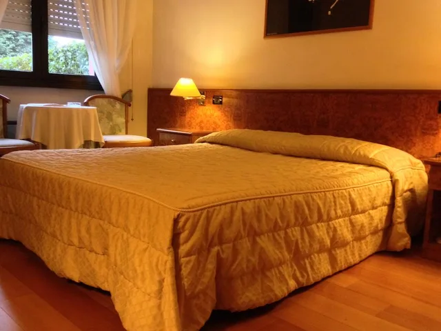 غرفة قياسية بسرير مزدوج أو سريرين منفصلين، Motel Europa 2/2