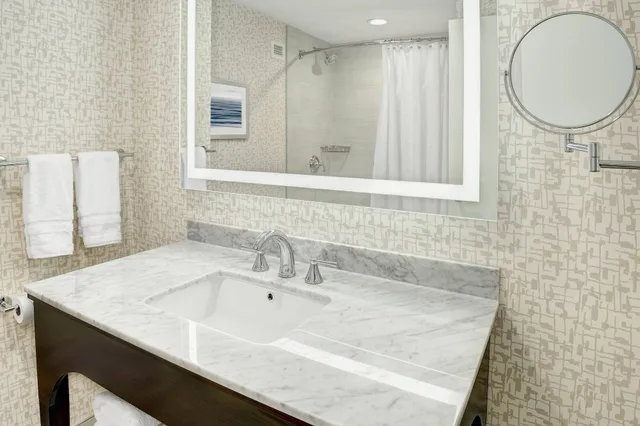 غرفة ديلوكس بسريرين كوين، Sheraton Eatontown Hotel 6/9