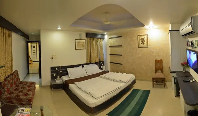 غرفة تنفيذية بسرير كينج، Hotel Shree Vatika 2/3