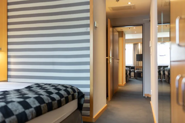 غرفة قياسية بسرير كوين بإطلالة على الفناء، HOLIDAY INN VIENNA CITY 3/7