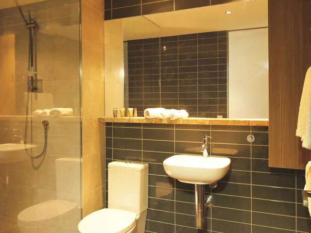 Oaks Redcliffe Mon Komo Suites, North Lakes, Narangba 30/77