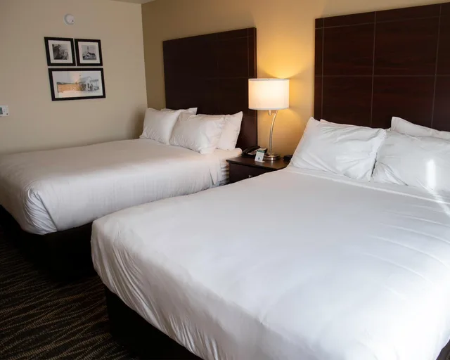 استوديو بسرير كوين، Cobblestone Hotel & Suites - Two Rivers 1/7