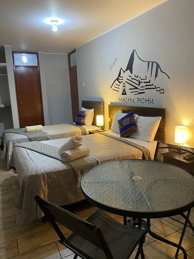 غرفة أساسية ثلاثية بسرير كوين وسرير فردي، Lima Airport Tampu B&B 6/10