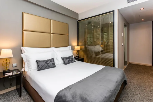 Superior, Queen Bed, Czar Lisbon Hotel 2/4