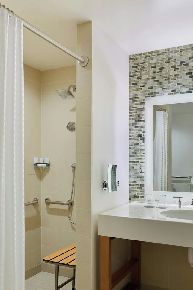 غرفة تقليدية بسرير كينج، The Westin Denver International Airport 9/10