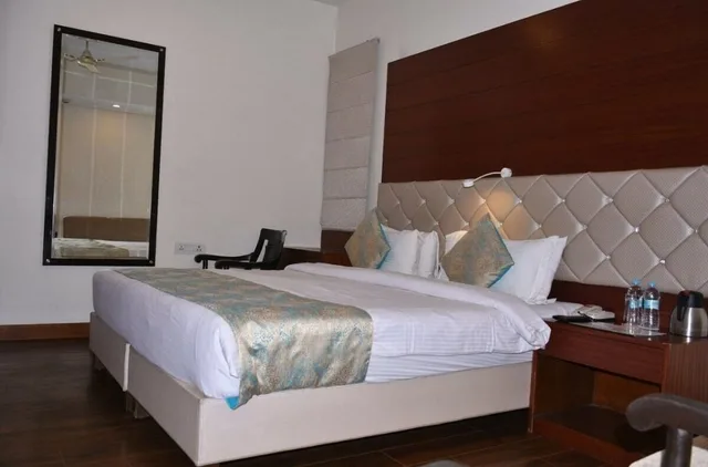 Premium, Double Bed, Meadows 3/5