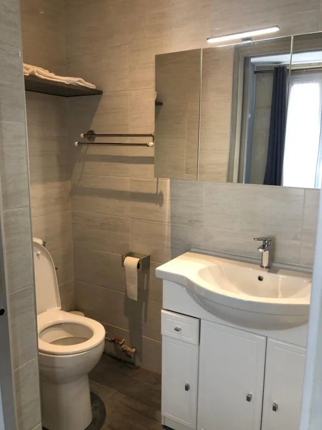 غرفة ثلاثية، Hotel Clauzel 6/7