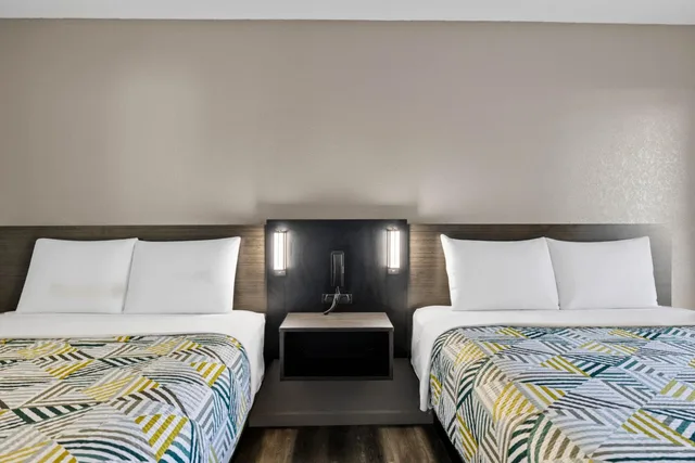 2 Queen Beds Mobil Access Tub Nsmk Micfridge، Motel6 Mccomb Ms 13/16