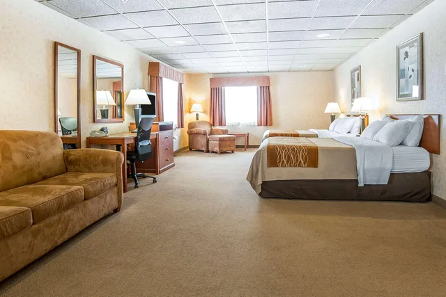 Efficiency, Suite, 2 Queen Beds، Comfort Inn and Suites Gateway to Glacier National Park 2/3