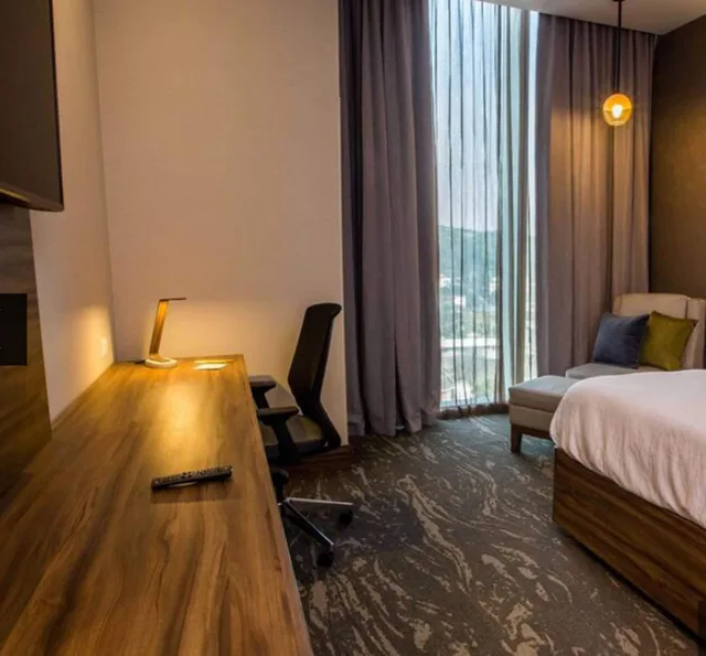 غرفة بسرير مزدوج، Hilton Garden Inn Monterrey Obispado 1/3
