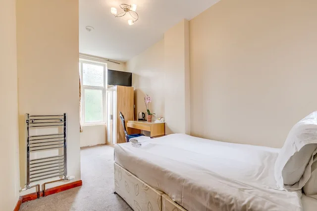Compact, Single Bed، London Star Hotel 1/6