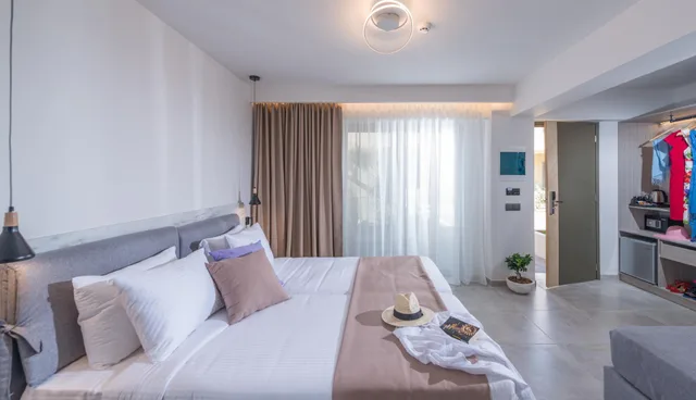 جناح جونيور، Imperial Palace - Adults Only 1/1