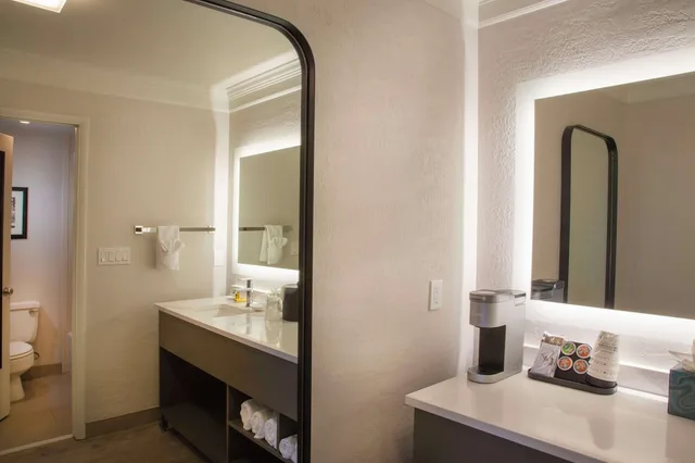 غرفة قياسية بسريرين كوين، Best Western Plus Humboldt Bay Inn 3/4
