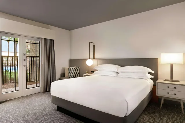 غرفة بسرير مزدوج بإطلالة لذوي الإعاقة، Hilton Scottsdale Resort & Villas 1/2
