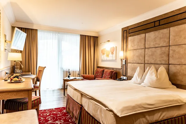 Junior Suite, King Bed, Hubertushof 2/6