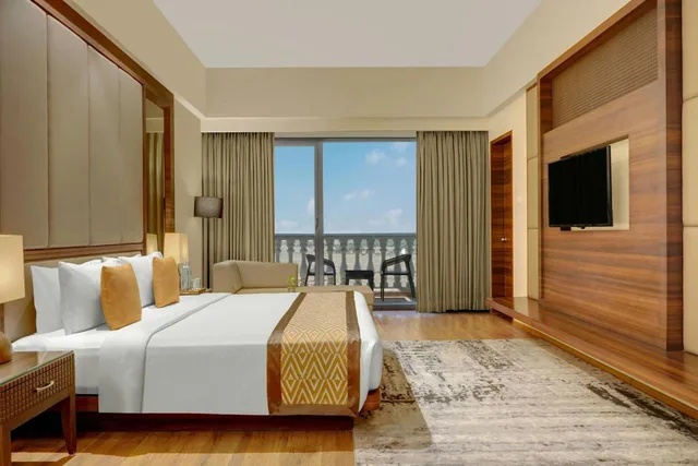 جناح رئاسي بسرير كينج بإطلالة جزئية على البحر، The Fern Sattva Resort Dwarka 1/2