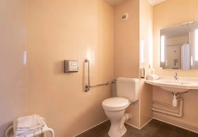 غرفة بسرير مزدوج لذوي الإعاقة، B&B Hotel Toulon La Seyne Sur Mer 4/4