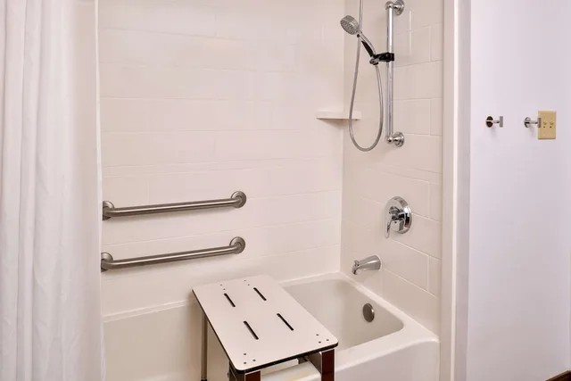 جناح بسرير كينج لذوي الإعاقة، Hampton Inn By Hilton Emporia 9/9