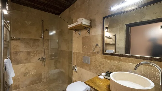 غرفة قياسية، In Stone House 9/10