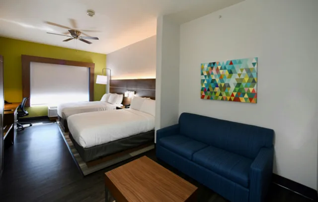 suite, 2 queen beds, Holiday Inn Express Hotel & Suites Seguin 2/3