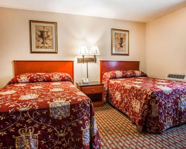 غرفة قياسية بسريرين مزدوجين للمدخنين، Rodeway Inn Paterson 2/2
