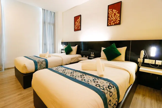 غرفة قياسية بسريرين منفصلين، Swing & Pillows at Golden Roof Hotel Ampang, Ipoh 5/9