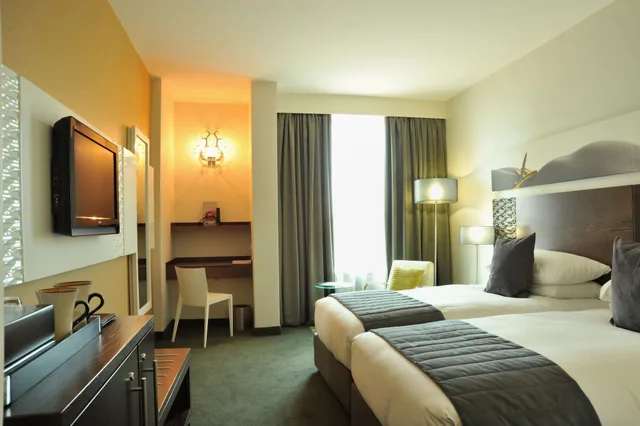 غرفة قياسية بسرير كينج، Southern Sun Rosebank 4/10