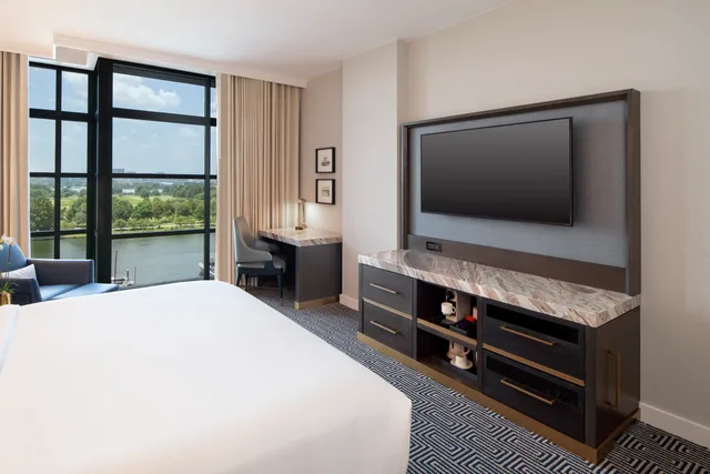 غرفة بريميير بسرير كينج بإطلالة على النهر، InterContinental Washington D.C. - The Wharf, an IHG Hotel 2/3