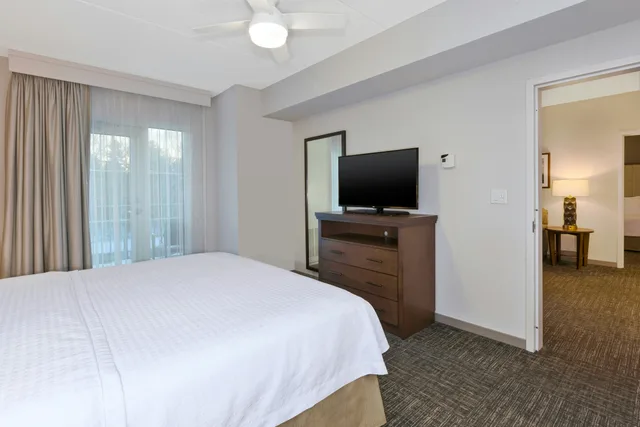 2 Bedrooms, 1 King or 2 Queen Beds, Balcony, Accessible، Homewood Suites By Hilton Saratoga Springs 1/7