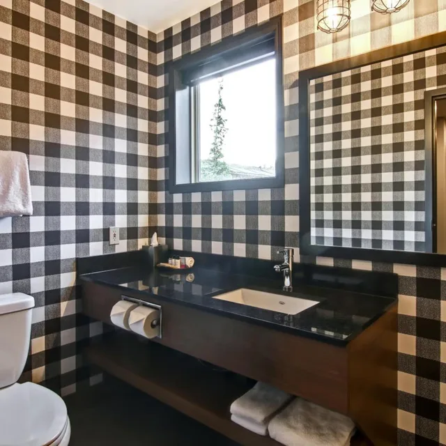 Room, King Bed, Balcony, Canalta Lodge Banff 3/3